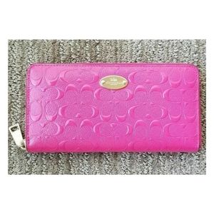 Like New Pink COACH Signature Leather Zip Wallet